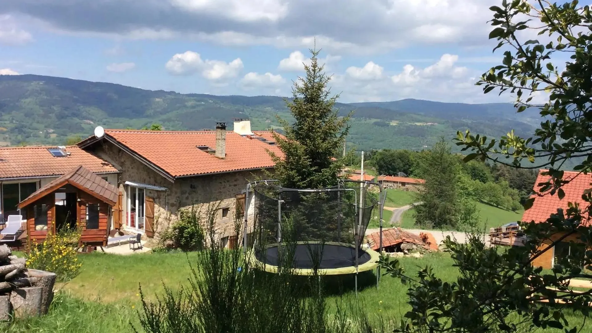 Villa Spacieuse Avec Piscine A Saint-Sauveur-En-Rue Chalet